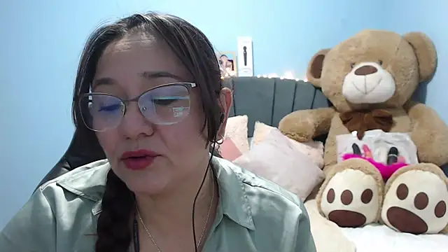 Snapshot of AngelRouss chatting on 09/26/25, 02:48 AngelRouss online show from 09/26/25, 02:48