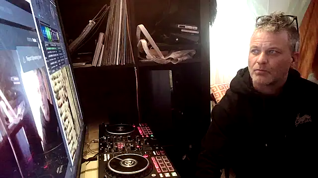 SilverandFox online show from 01/21/25, 10:19