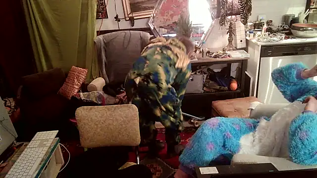 SilverandFox online show from 03/21/25, 10:28