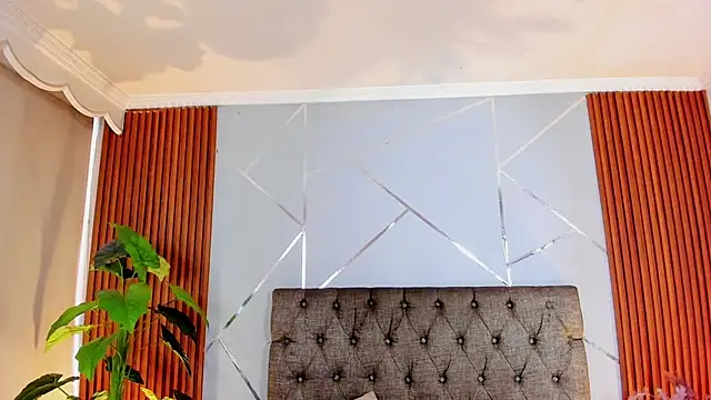 charlottee white online show from 12/16/25, 08:25