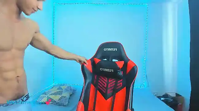 Snapshot of oliver_thompsson7 chatting on 02/05/25, 08:57 oliver thompsson7 online show from 02/05/25, 08:57