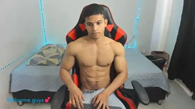 Snapshot of oliver_thompsson7 chatting on 12/01/25, 06:35 oliver thompsson7 online show from 12/01/25, 06:35