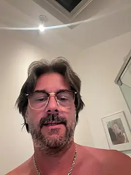 Snapshot of Johnny_Bottoms chatting on 07/01/26, 04:14 Johnny Bottoms online show from 07/01/26, 04:14