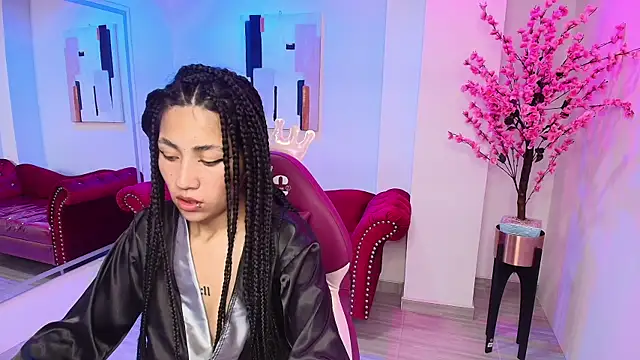Leia queens online show from 01/17/25, 05:19