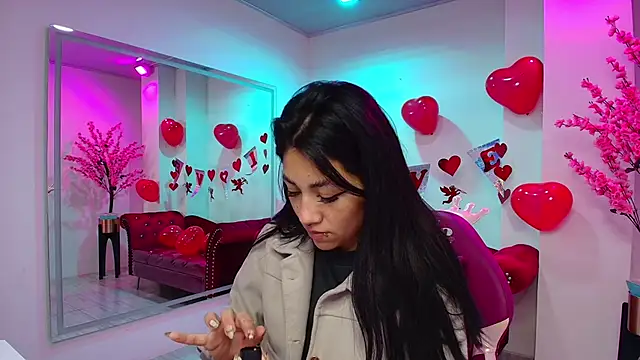 Leia queens online show from 02/15/25, 11:17