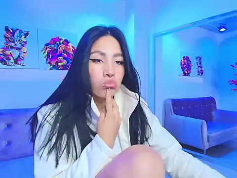 Leia queens online show from 03/08/25, 02:30