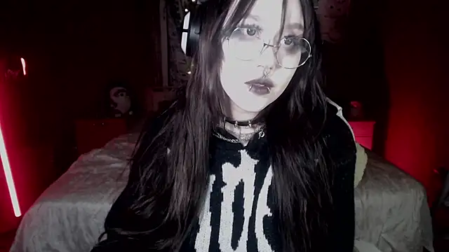 chloe crystall killer online show from 10/09/25, 12:03