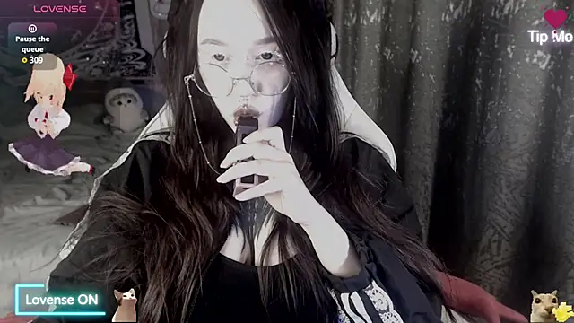 Snapshot of chloe_crystall_killer chatting on 05/24/26, 02:05 chloe crystall killer online show from 05/24/26, 02:05