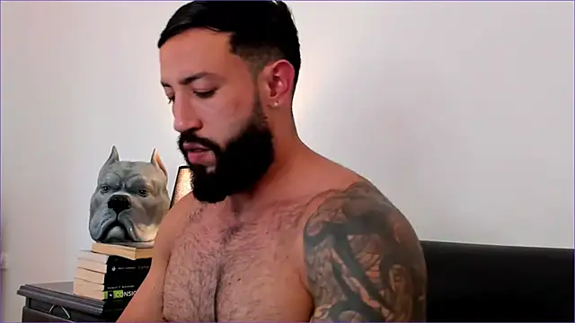 Snapshot of BradLeon_ chatting on 09/23/25, 04:32 BradLeon online show from 09/23/25, 04:32