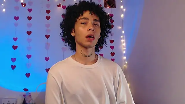 Snapshot of seven7xis chatting on 02/12/25, 04:23 seven7xis online show from 02/12/25, 04:23