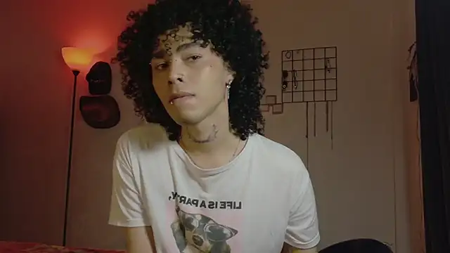 Snapshot of seven7xis chatting on 02/21/26, 02:01 seven7xis online show from 02/21/26, 02:01