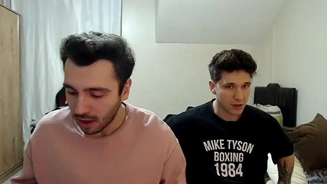 handsomeee04 online show from 10/31/25, 07:59