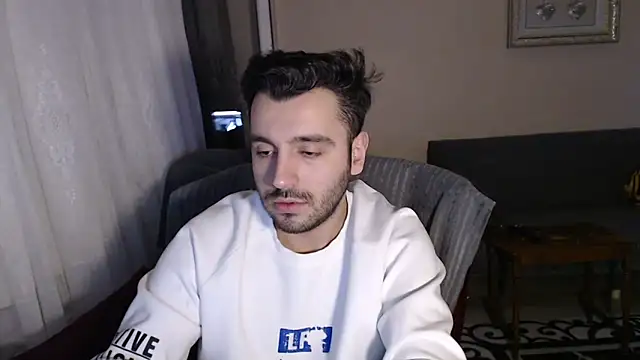 handsomeee04 online show from 11/18/25, 10:47