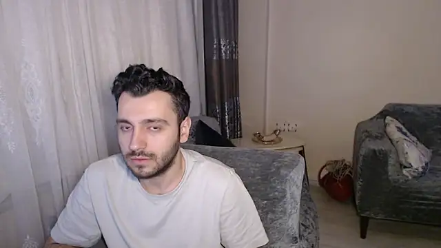 Snapshot of handsomeee04 chatting on 05/20/26, 11:00 handsomeee04 online show from 05/20/26, 11:00