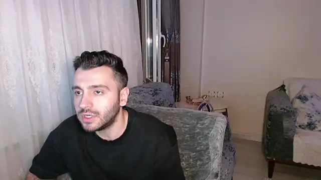 Snapshot of handsomeee04 chatting on 06/19/26, 10:35 handsomeee04 online show from 06/19/26, 10:35
