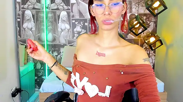 Snapshot of Nicole_Angels_ chatting on 01/06/25, 02:03 Nicole Angels online show from 01/06/25, 02:03