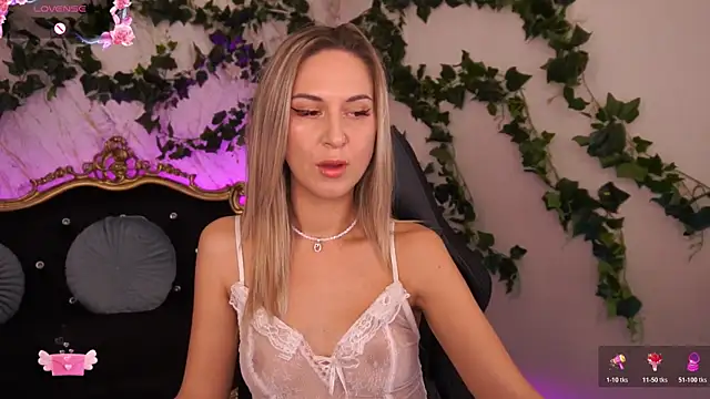 LovelyMollyy online show from 10/21/25, 09:26