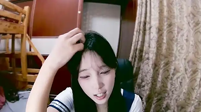 lulu-2002 online show from 12/22/24, 01:00