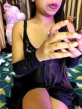 Little  Lia online show from 11/18/25, 10:41