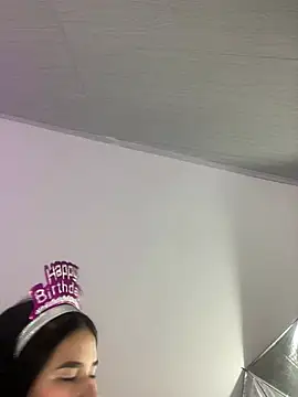 Snapshot of mia18_queen chatting on 12/21/24, 02:41 mia18 queen online show from 12/21/24, 02:41