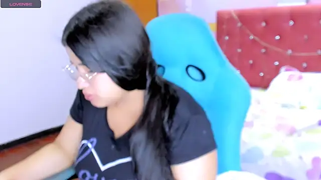 Snapshot of mia18_queen chatting on 12/30/24, 09:37 mia18 queen online show from 12/30/24, 09:37