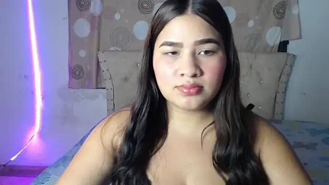 Snapshot of mia18_queen chatting on 01/14/26, 05:35 mia18 queen online show from 01/14/26, 05:35