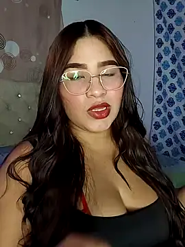 Snapshot of mia18_queen chatting on 01/15/26, 04:17 mia18 queen online show from 01/15/26, 04:17