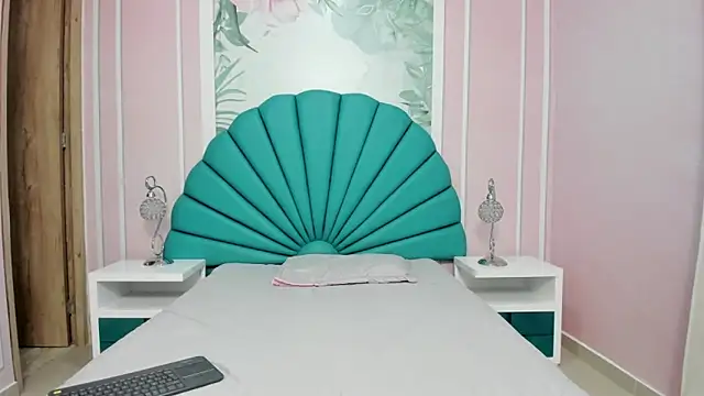 Snapshot of Daphne_Fox_ chatting on 01/21/25, 02:11 Daphne Fox online show from 01/21/25, 02:11