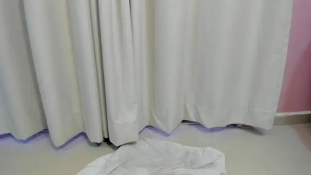 Snapshot of Daphne_Fox_ chatting on 02/02/25, 11:51 Daphne Fox online show from 02/02/25, 11:51