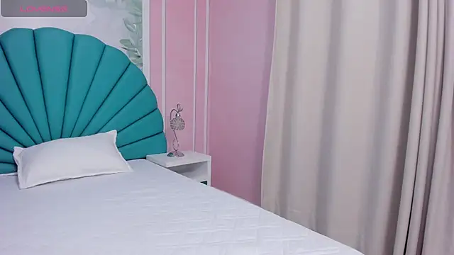 Snapshot of Daphne_Fox_ chatting on 02/23/25, 02:29 Daphne Fox online show from 02/23/25, 02:29