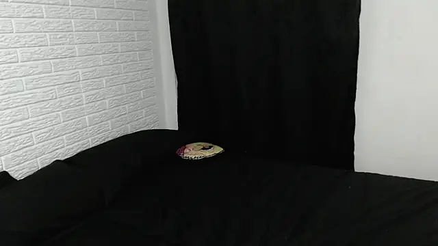 Snapshot of rousstattoo chatting on 01/04/25, 05:16 rousstattoo online show from 01/04/25, 05:16