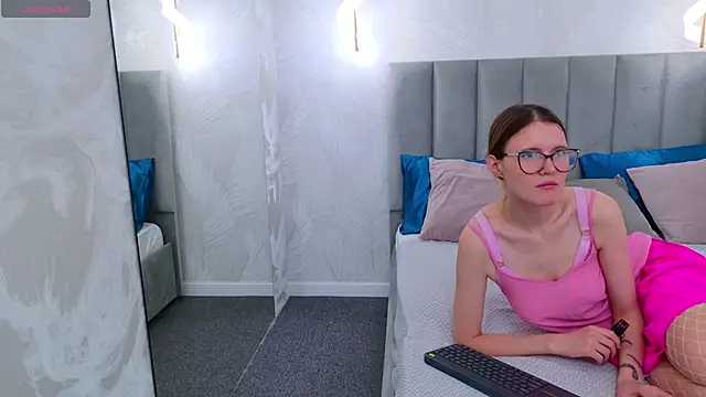 NellieLoyns online show from 01/19/25, 04:04