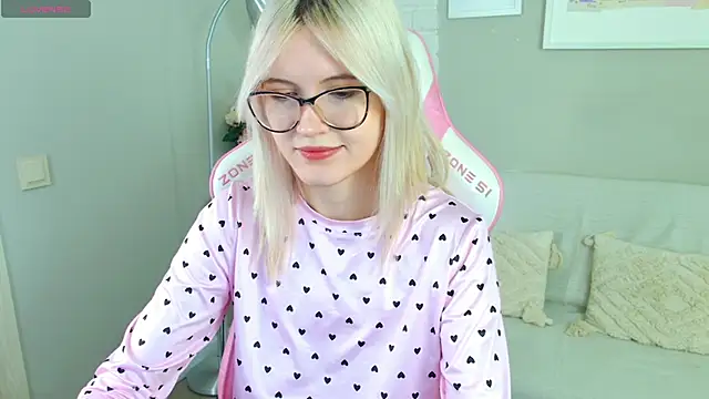 NellieLoyns online show from 11/16/25, 05:18