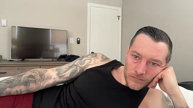 Snapshot of moon-boy chatting on 02/11/25, 05:29 moon-boy online show from 02/11/25, 05:29