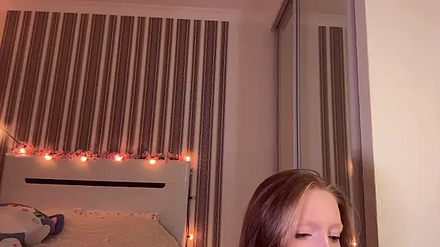 Awwwrora online show from 11/17/25, 03:51