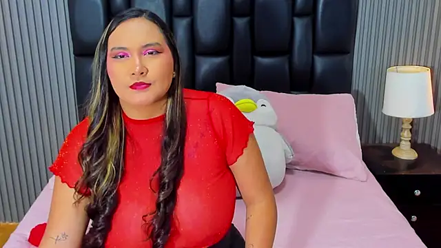 Snapshot of MiaLaurents chatting on 02/15/25, 12:37 MiaLaurents online show from 02/15/25, 12:37