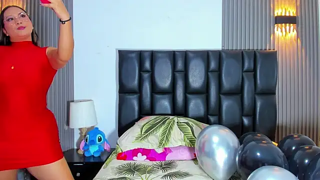 Snapshot of MiaLaurents chatting on 09/14/25, 07:57 MiaLaurents online show from 09/14/25, 07:57