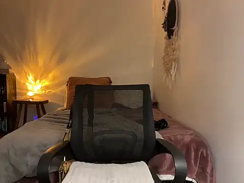 leahsparkles online show from 09/30/25, 01:43