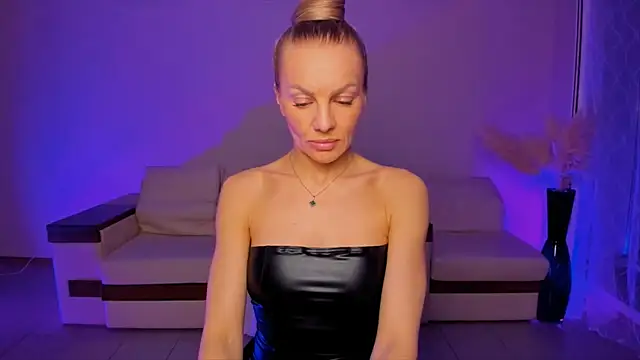 Oliva Candy online show from 04/19/26, 09:17