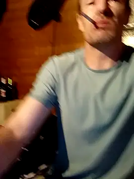 Snapshot of Eddyfrancis87 chatting on 09/25/25, 10:24 Eddyfrancis87 online show from 09/25/25, 10:24