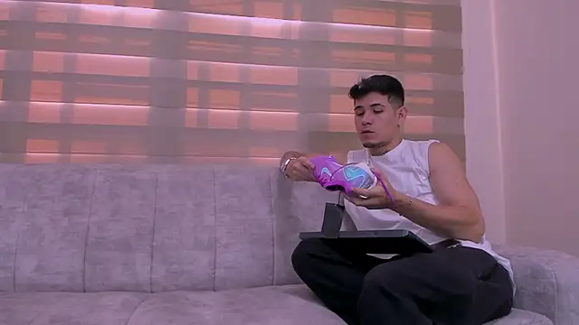 hell twink online show from 01/13/25, 08:15