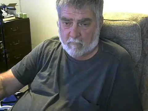 Snapshot of viejo_oso chatting on 09/15/25, 04:01 viejo oso online show from 09/15/25, 04:01