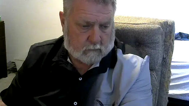 Snapshot of viejo_oso chatting on 11/10/25, 08:41 viejo oso online show from 11/10/25, 08:41