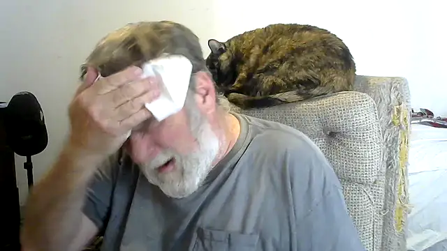 Snapshot of viejo_oso chatting on 01/31/26, 11:14 viejo oso online show from 01/31/26, 11:14