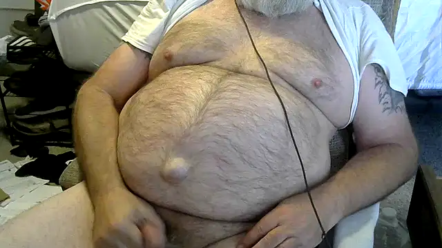 Snapshot of viejo_oso chatting on 03/08/26, 11:30 viejo oso online show from 03/08/26, 11:30