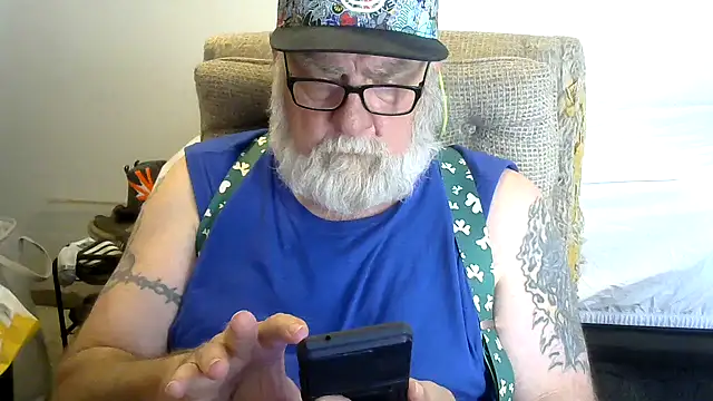 Snapshot of viejo_oso chatting on 03/13/26, 10:38 viejo oso online show from 03/13/26, 10:38