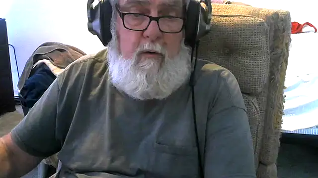 Snapshot of viejo_oso chatting on 05/10/26, 01:11 viejo oso online show from 05/10/26, 01:11