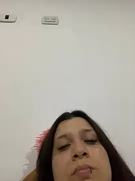 Snapshot of Sophia_cyrus11 chatting on 12/26/24, 12:03 Sophia cyrus11 online show from 12/26/24, 12:03