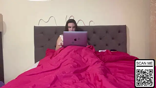 Snapshot of Dreamyblushfairy chatting on 10/07/25, 03:09 Dreamyblushfairy online show from 10/07/25, 03:09