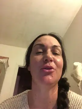 BELLAMORGANE1 online show from 11/04/25, 08:52